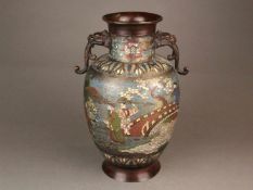 Cloisonné-Vase - Metall bronziert/Cloisonné, gebauchte Balustervase mit zwei Zierhenkeln in