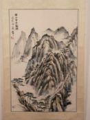 Chinesisches Rollbild - Tusche und leichte Farben auf Papier, Felsenlandschaft, oben links in