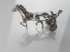 Miniaturfigur "Trabergespann" - Silber 925, vollplastische Darstellung eines trabenden Pferdes mit