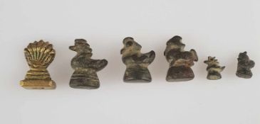 Konvolut Opiumgewichte - 6-teilig,Burma, Bronze gegossen, älter, 5 Hintha-Figuren und 1 Naga