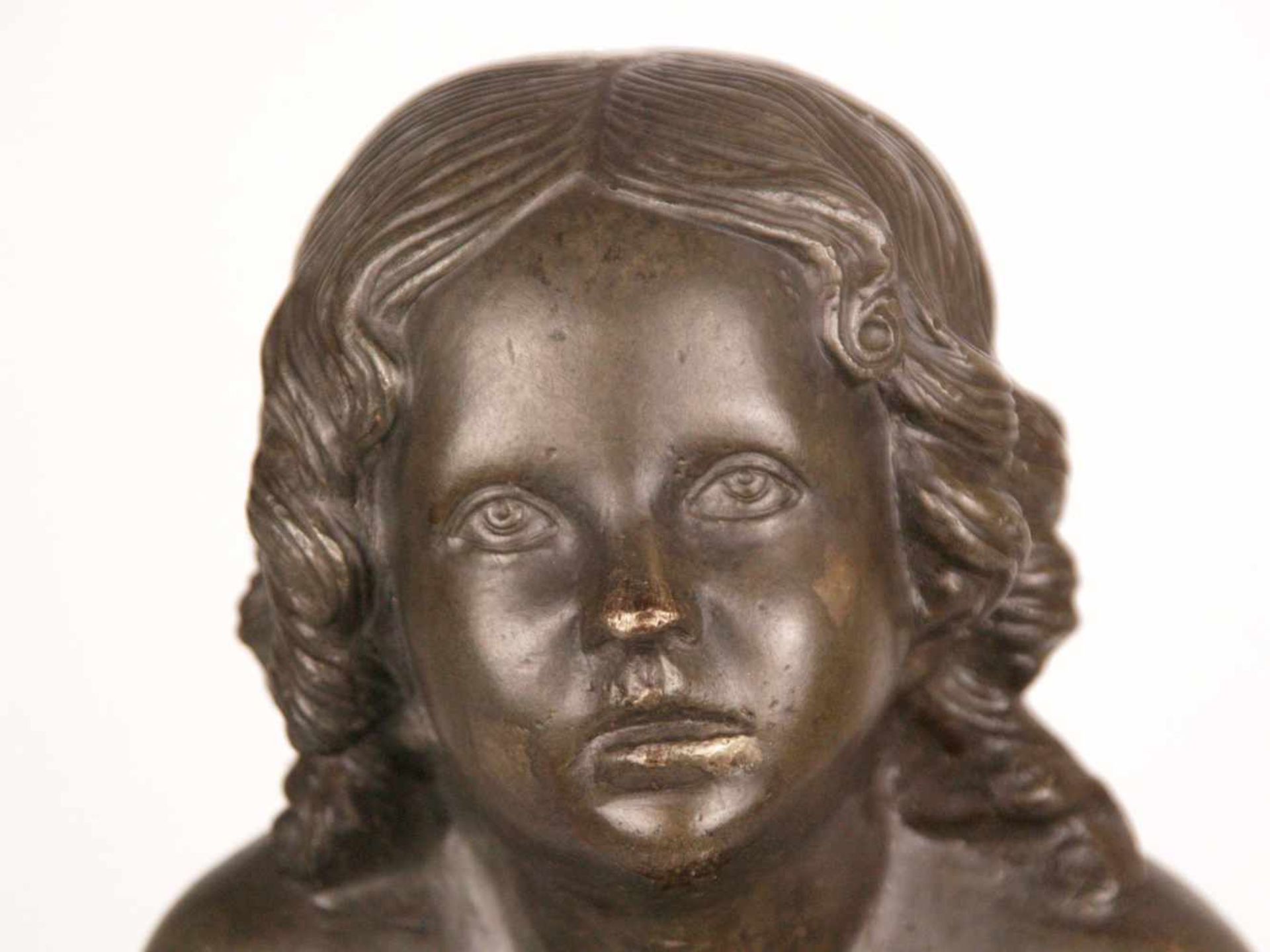 Betendes Kind - Galvanoplastik, bronzefarben patiniert, vollplastische Darstellung mit gefalteten - Image 4 of 7