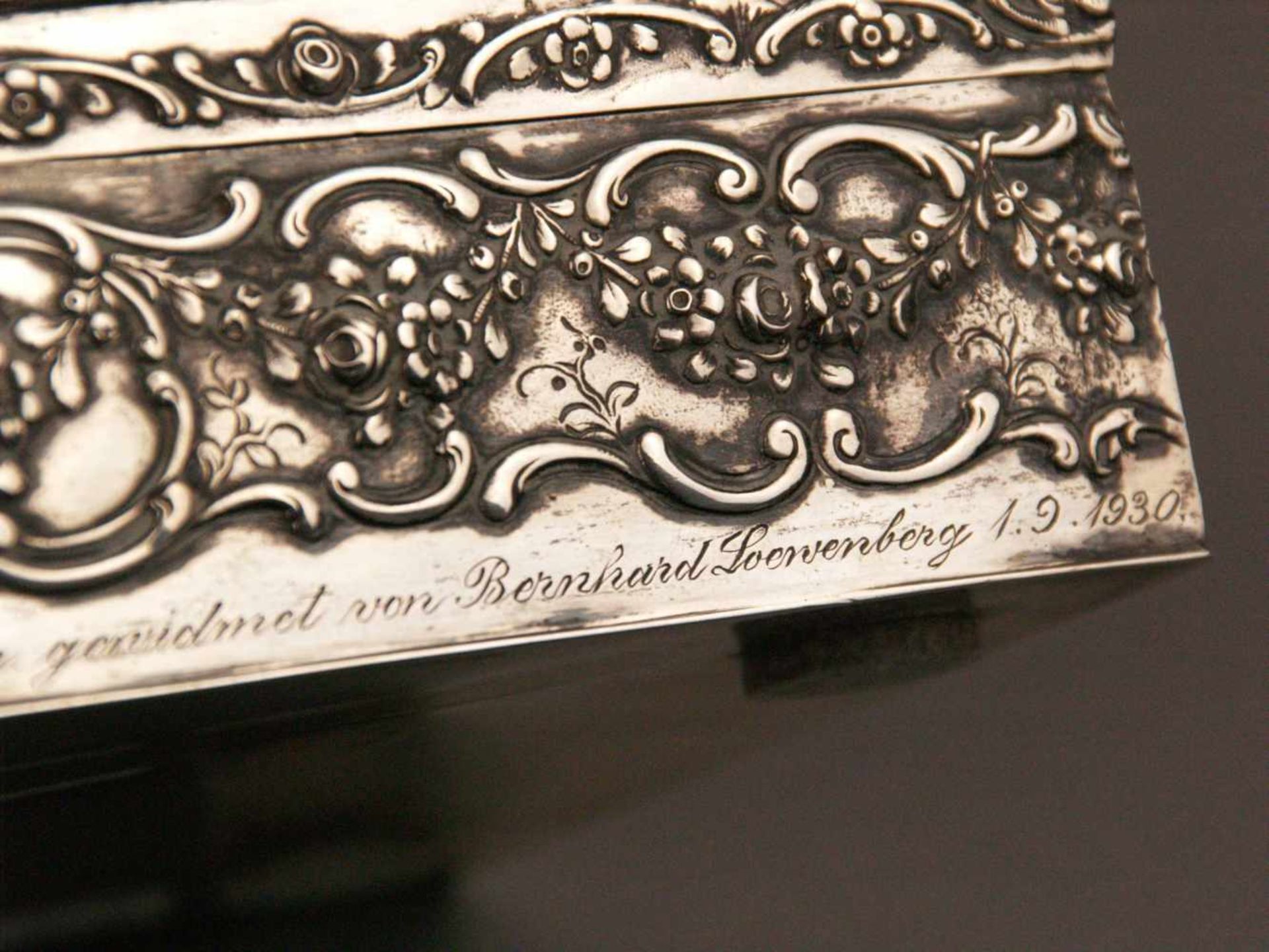 Zigarrenbox mit Raucherutensilien - 4-tlg.: 1x rechteckige Box, 800er Silber, getrieben, flacher - Bild 6 aus 8