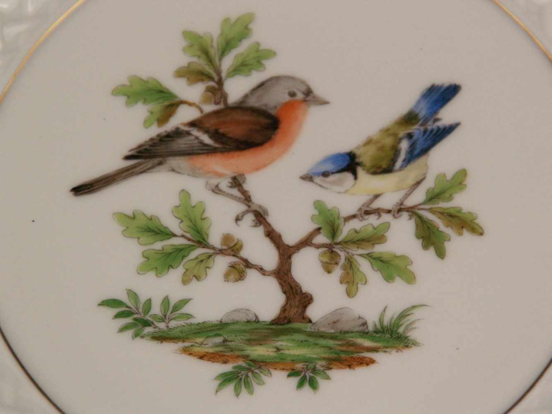 2 Teller Höchst - blaue Radmarke mit Malerzeichen 'H.T.1018', im Spiegel Vögel auf Ast in - Bild 4 aus 6