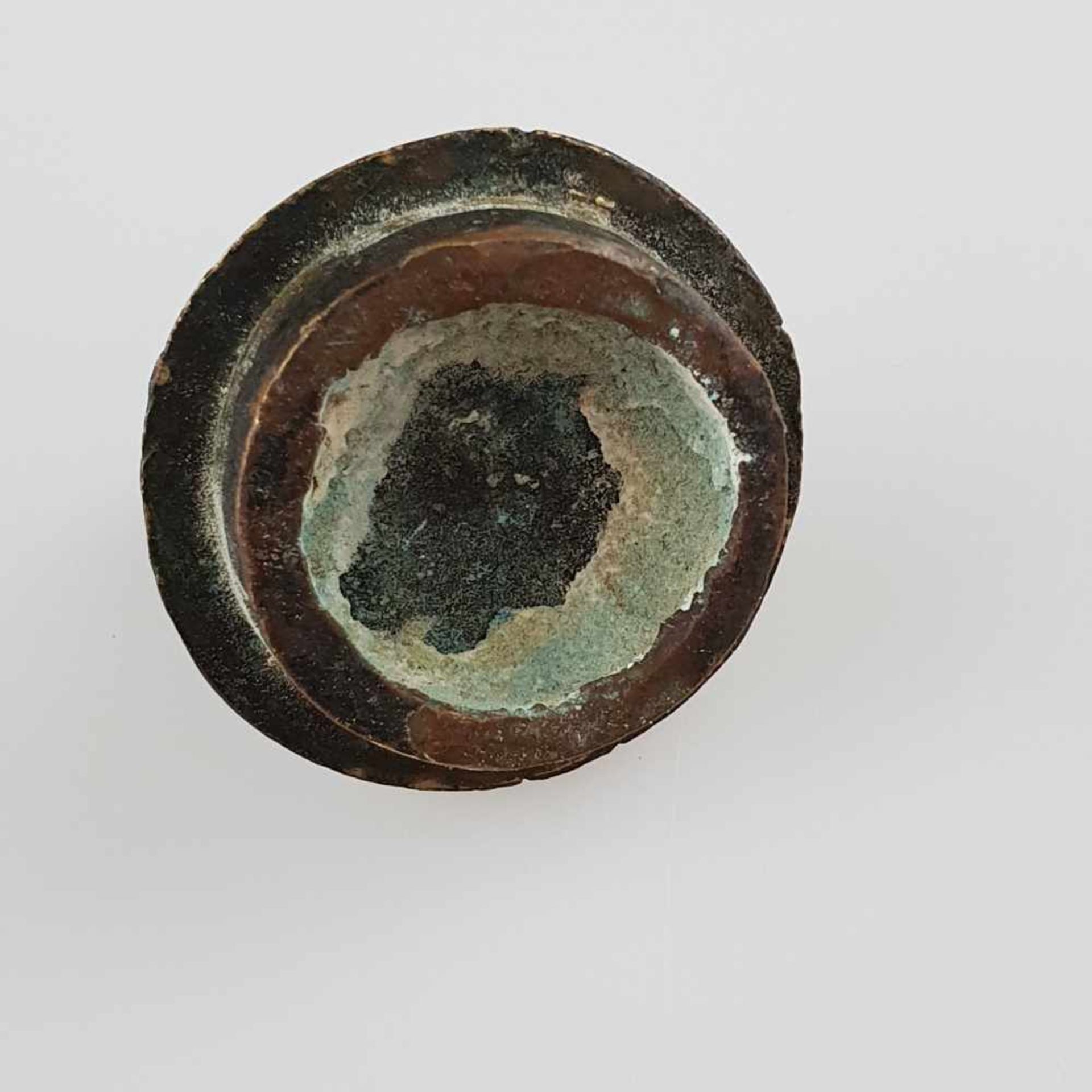 Teekanne - China, Bronze, kugeliger, gedrückter Korpus, Wandung mit zwei halbplastischen Drachen, - Bild 6 aus 7