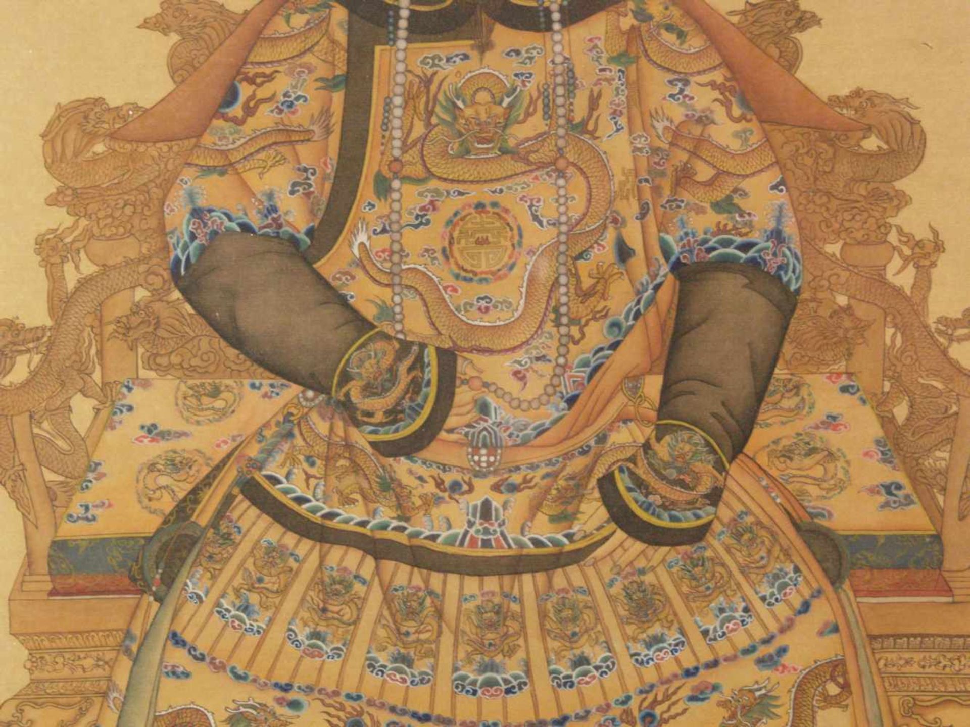 Kaiserliches Porträt/Ahnenbild - Kaiser Qianlong (1711-1799/Regierungszeit 1735-1796), Farbe auf - Bild 3 aus 4