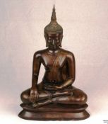 Buddha Maravijaya - Bronze, braun patiniert, Thailand, im späten U-Thong -Stil mit starken