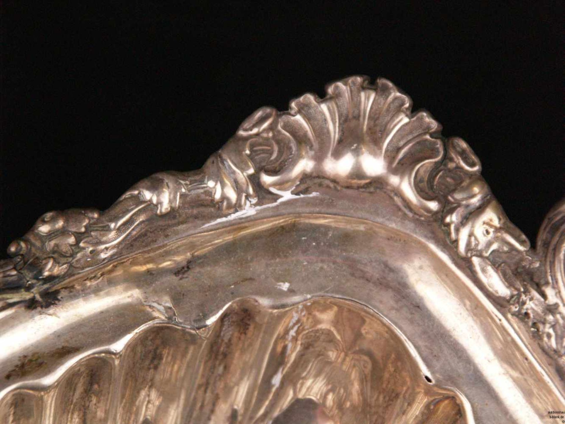 Gebäckkorb - Silber, 19.Jh.,gefußte Form, Wandung mit Melonenrippen und reliefierter Fahne sowie - Bild 2 aus 7