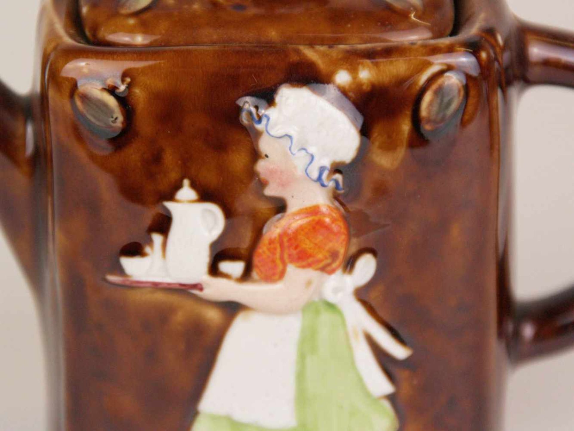 Porzellan-Kinderservice - Unterseite mit Trockenstempel mit Blatt und Krone, 6-tlg., braun - Bild 3 aus 8