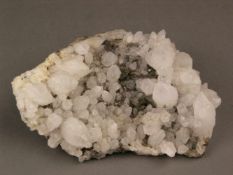 Mineralien-Zierobjekt- Bergkristallstufe mit Perit, HxBxT:ca.7x17,5x14,5cm, Gewicht ca.1490g