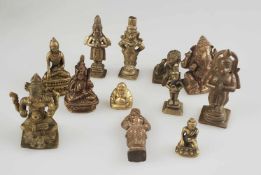 Figuren-Konvolut - 12-teilig, Indien, 20.Jh., Bronzelegierung/Gelbguss, diverse hinduistische und