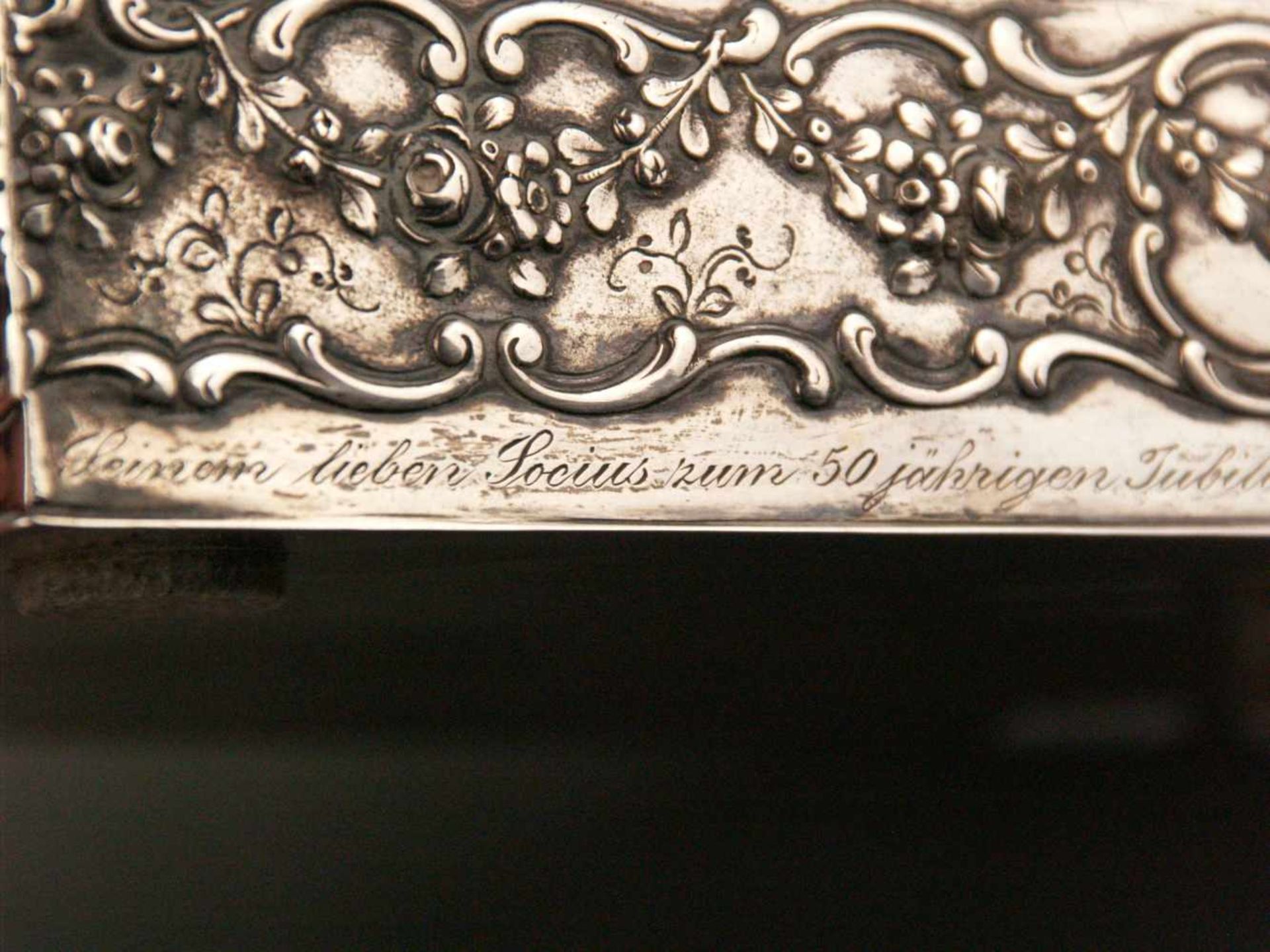 Zigarrenbox mit Raucherutensilien - 4-tlg.: 1x rechteckige Box, 800er Silber, getrieben, flacher - Bild 4 aus 8