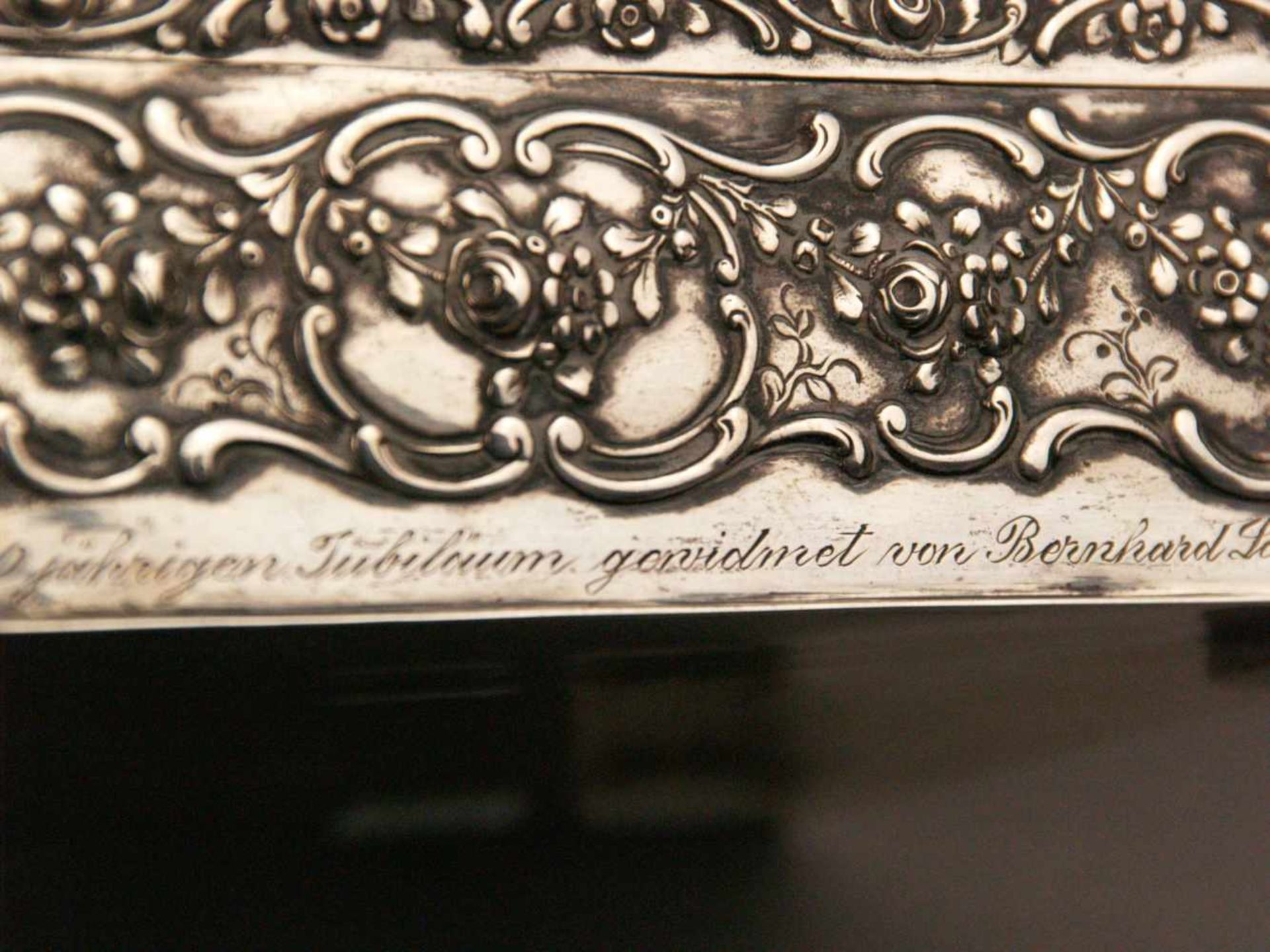 Zigarrenbox mit Raucherutensilien - 4-tlg.: 1x rechteckige Box, 800er Silber, getrieben, flacher - Bild 5 aus 8