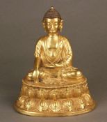 Buddha Shakyamuni - Sinotibetisch, wohl 19.Jh., Kupferlegierung, feuervergoldet, auf doppeltem