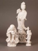 Drei Blanc-de-Chine Figuren - China 20. Jh., fein gearbeitete glasierte Weißporzellan Figuren, 1x