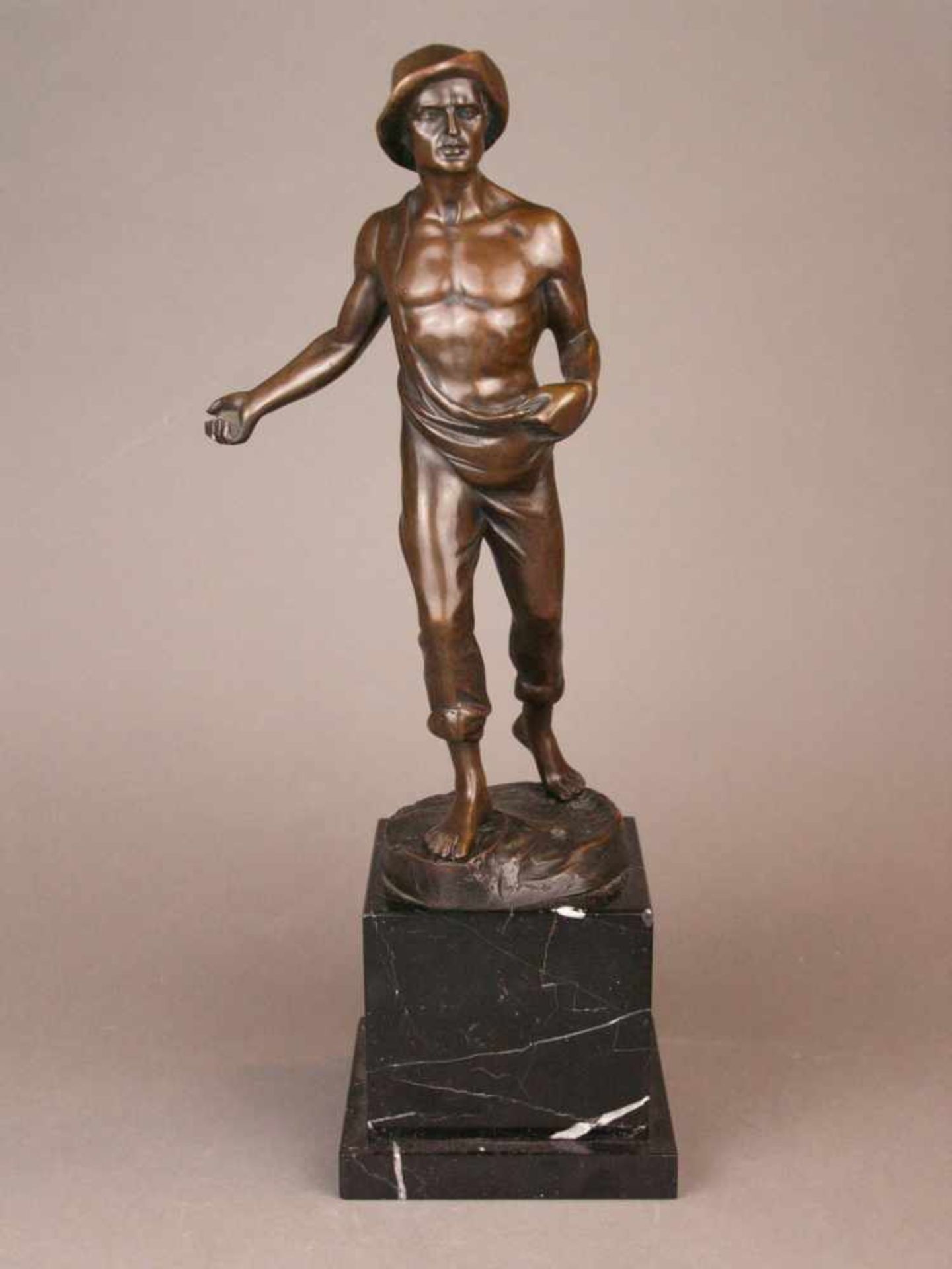 Iffland, Franz (1862 Berlin-1935 ebd.) - "Der Sämann", Bronze, braun patiniert, auf der Plinthe