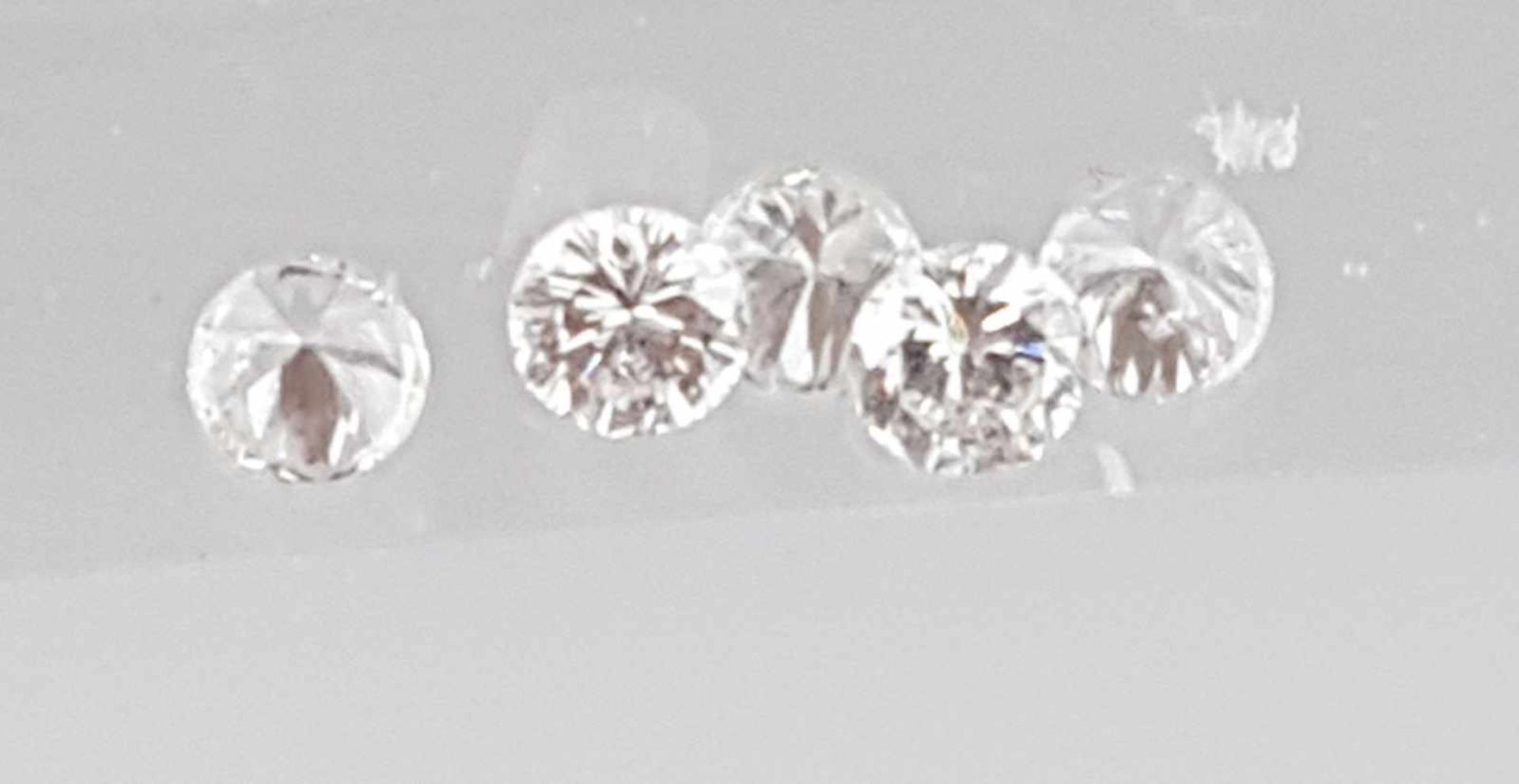 Konvolut Diamanten - 5 Diamanten im Brillantschliff zus.ca.0,40ct., lose Steine von leicht - Bild 2 aus 3