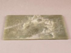 Große rechteckige Jade-Plakette - seladongrüne Jade leicht wolkig mit beigefarbenen