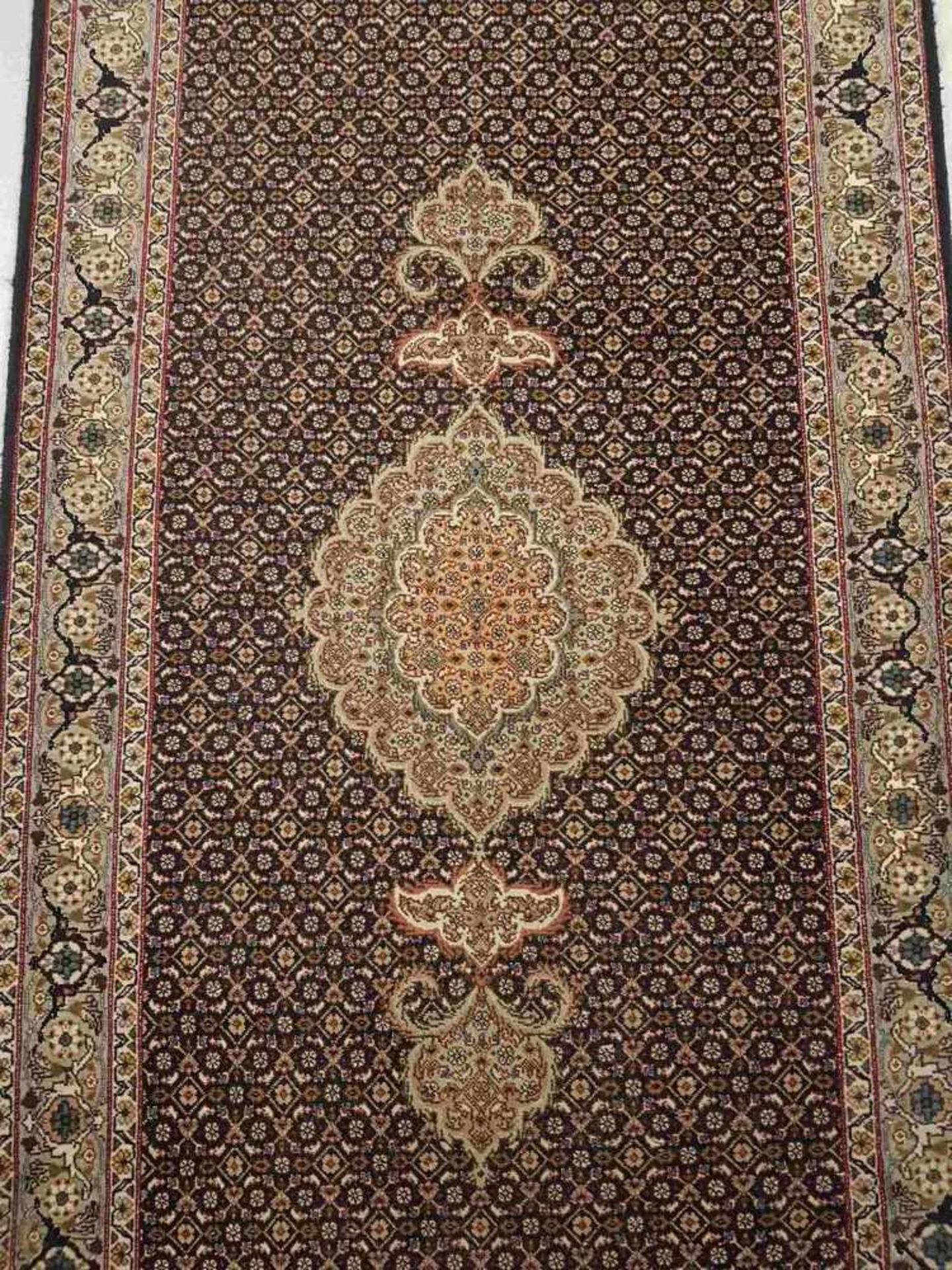 Orientteppich - Täbris, Iran, handgeknüpft, Indigo grundig, Medaillon, ornamentaler Dekor, - Bild 2 aus 5