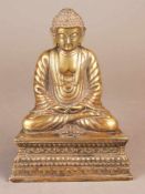 Buddha Amitabha - Bronze, vergoldet, in Meditation versunken im Padmasana auf einem hohen