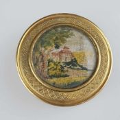 Deckeldose - Frankreich, Messing, vergoldet, runde Dose, Deckel mit Stickbild unter Glas mit