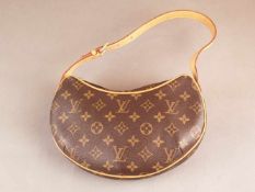 Louis Vuitton "Pochette Croissant" Handtasche - kleine Schultertasche Louis Vuitton, Paris, Monogram