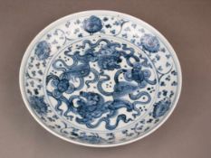 Schale - China späte Qingdynastie/19.Jh.,dickwandiges Porzellan mit Unterglasur-Blaudekor: Fahne