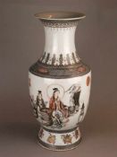 Große Vase - gebauchte Form mit gekanteter Schulter und ausgestelltem Rand,umlaufend feinst gemalter