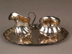 Zucker-Sahne-Set auf Tablett - 3-tlg., 925er Silber, jeweils punziert mit "925 Sterling" und "Lion