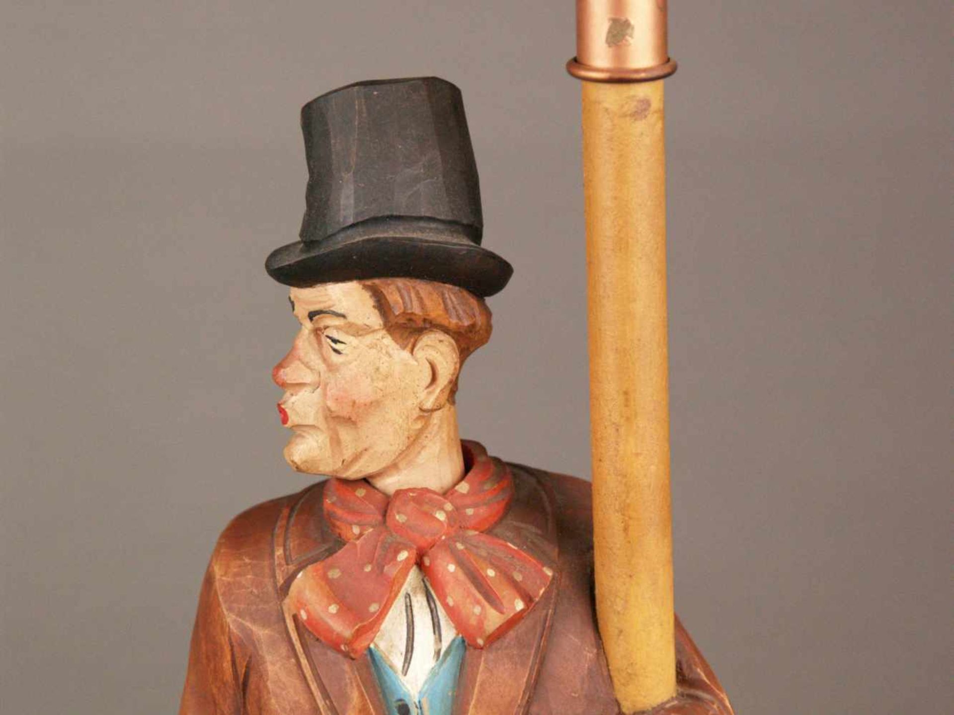 Holzfigur-Automat - "Pfeiffender Trunkenbold an Laterne lehnend", Holz geschnitzt, farbig gefasst, - Bild 3 aus 12