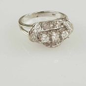 Diamantring - Weißgold 585/000,gestufter Ringkopf seitlich durchbrochen mit Jugendstil-Ornamentik,