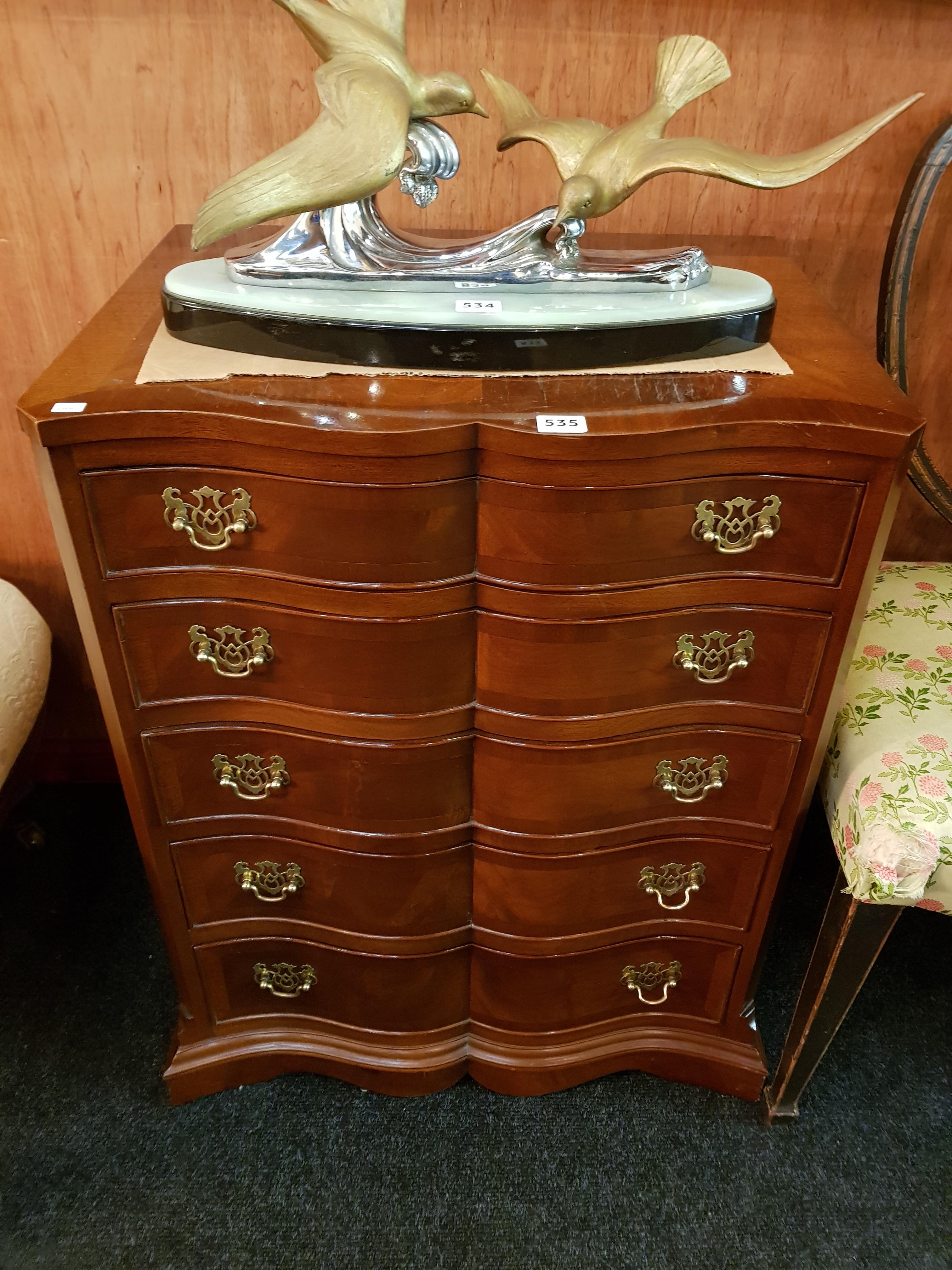 EDWARDIAN SERPENTINED MAHOGANY 5 DRAWER CHEST OF DRAWERS