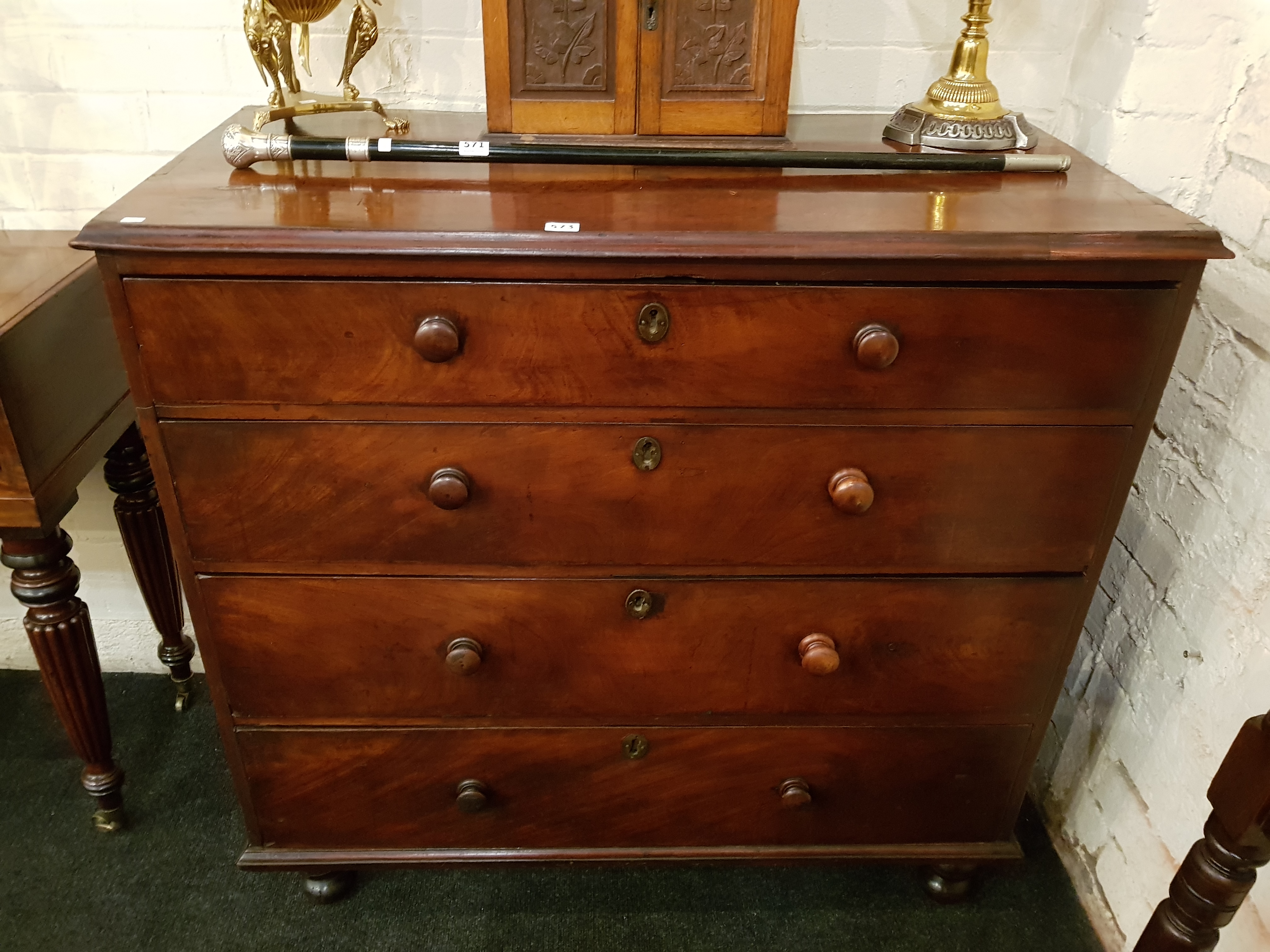 EARLY GEORGIAN MAHOGANY 4 DRAWER CHEST OF DRAWERS