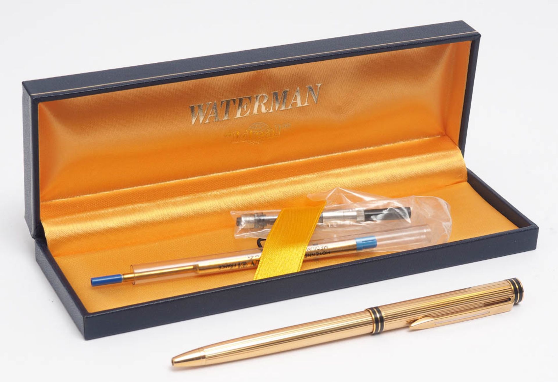 Kugelschreiber, Waterman Modell Ideal. Vergoldet. Mit Ersatzmine, im Originalkasten. L.15cm. - Bild 2 aus 2