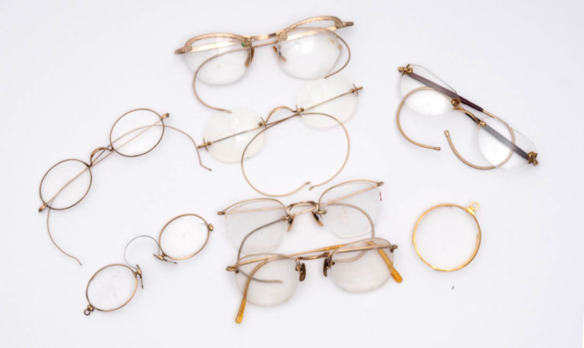 Konvolut Brillen, 20er bis 70er Jahre Brillen, Sonnenbrillen (50er bis 70er Jahre) und ein Kneifer - Bild 2 aus 6