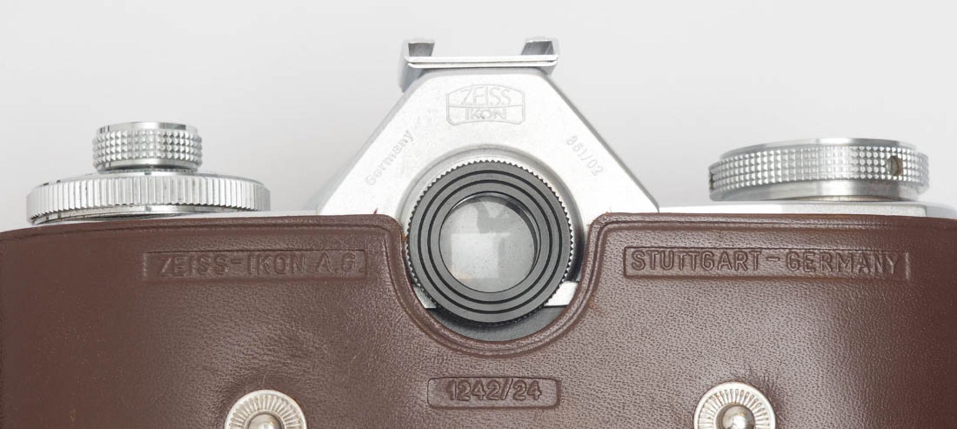 Kamera, Zeiss "Ikon Contaflex" Mit zwei Filtern und originalem Ledergehäuse. - Bild 4 aus 4