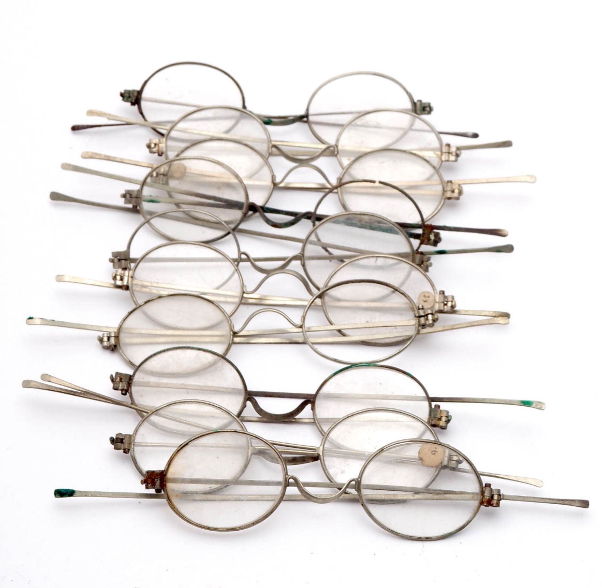 Konvolut Brillen, 20er bis 70er Jahre Brillen, Sonnenbrillen (50er bis 70er Jahre) und ein Kneifer