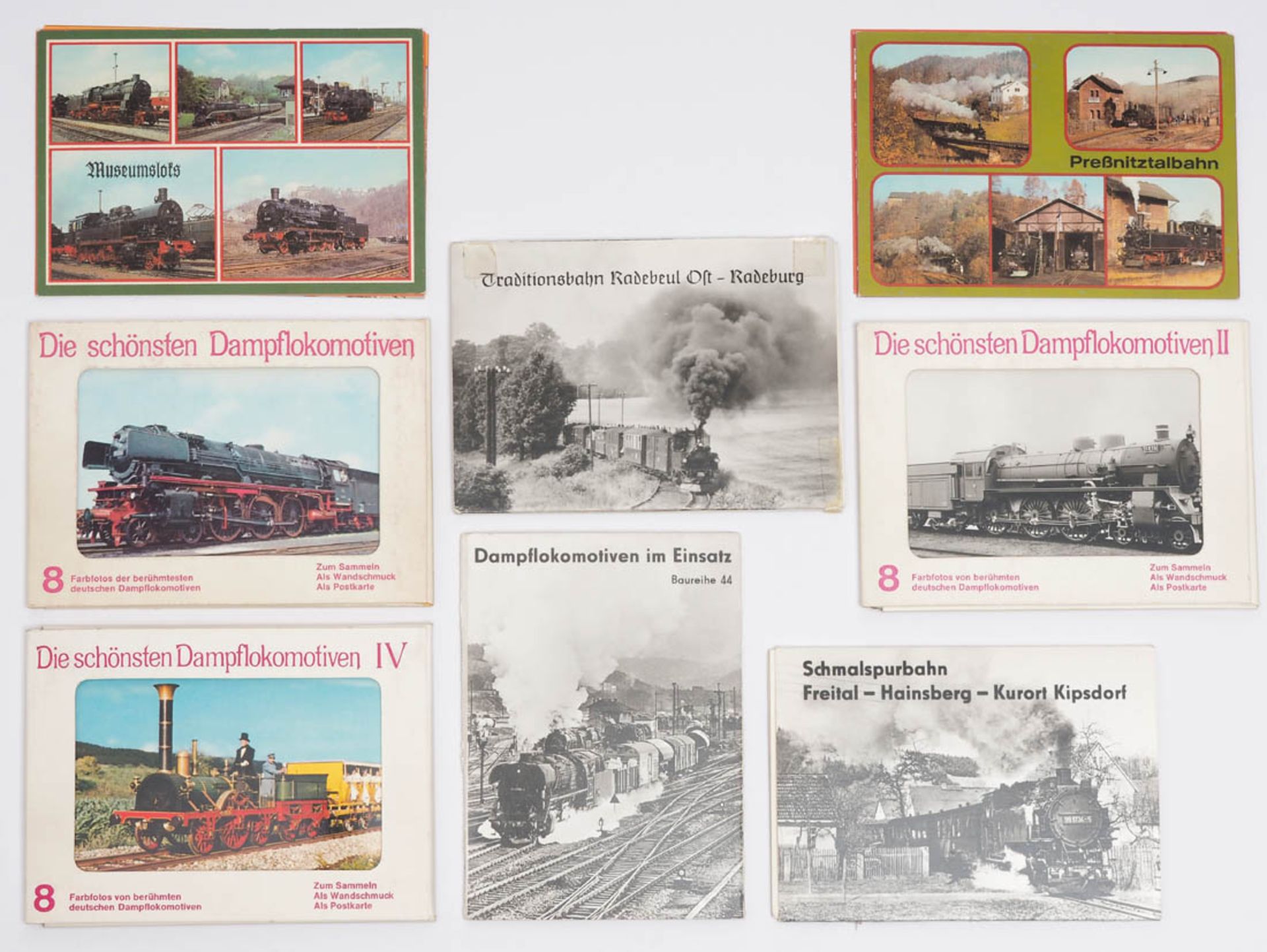 Acht Mappen mit Fotos von Dampflokomotiven