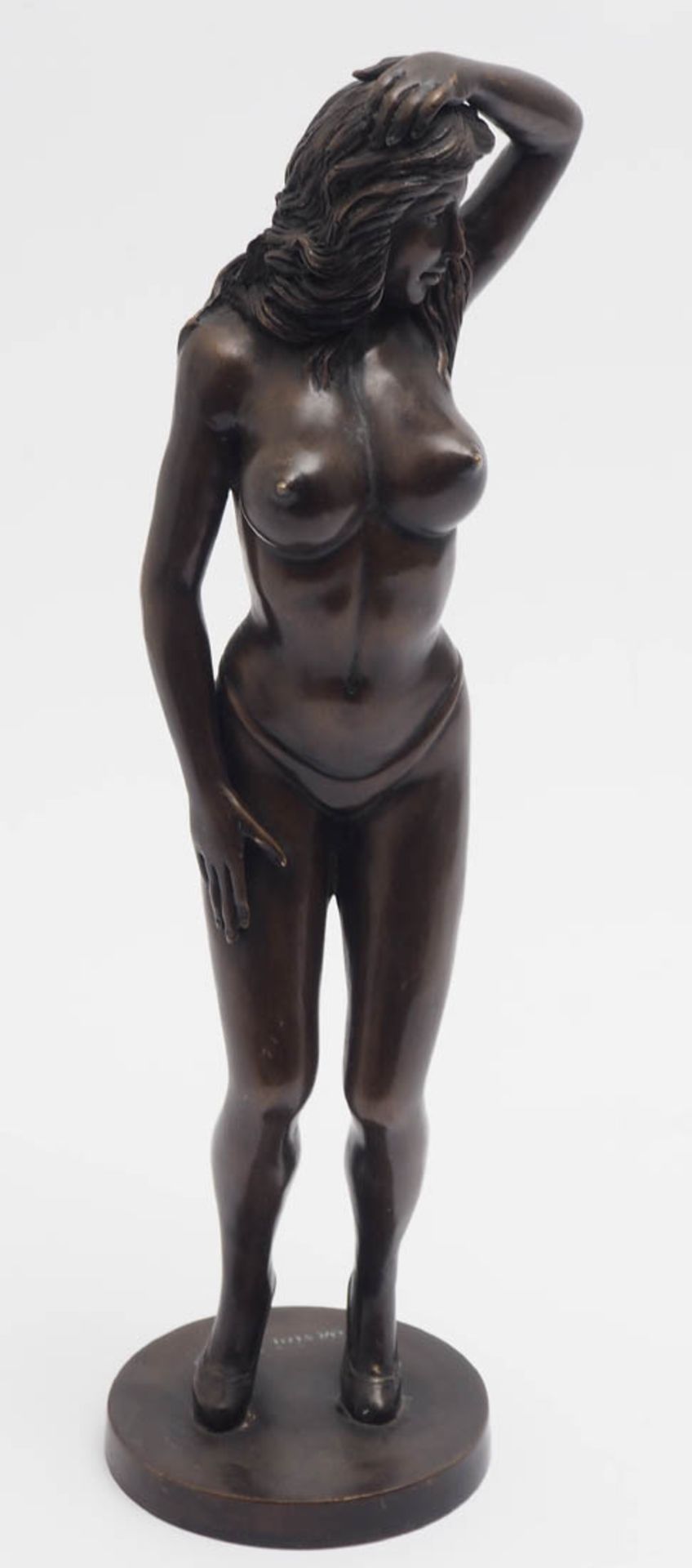 Corsini, 1959 Auf rundem Sockel sparsam bekleideter Frauenakt in bewegter Haltung. Bronze, braun - Bild 2 aus 6