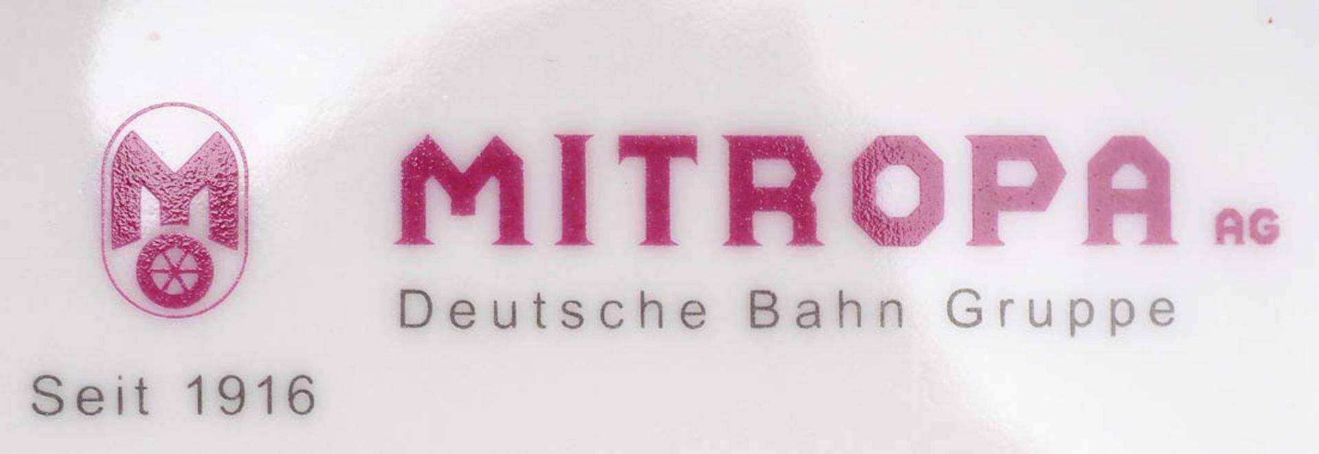Mitropa-Frühstücksset Weißporzellan mit rot-schwarzem Aufdruck. Im Originalkarton. Art Déco-Entwurf. - Image 3 of 3