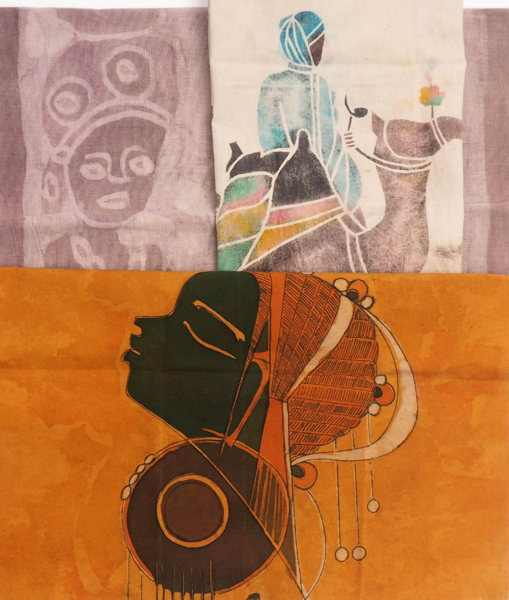 Drei Textilbilder, Afrika, 20.Jhdt. Baumwolle und Leinen, polychrom gefärbt. Unterschiedliche Größen