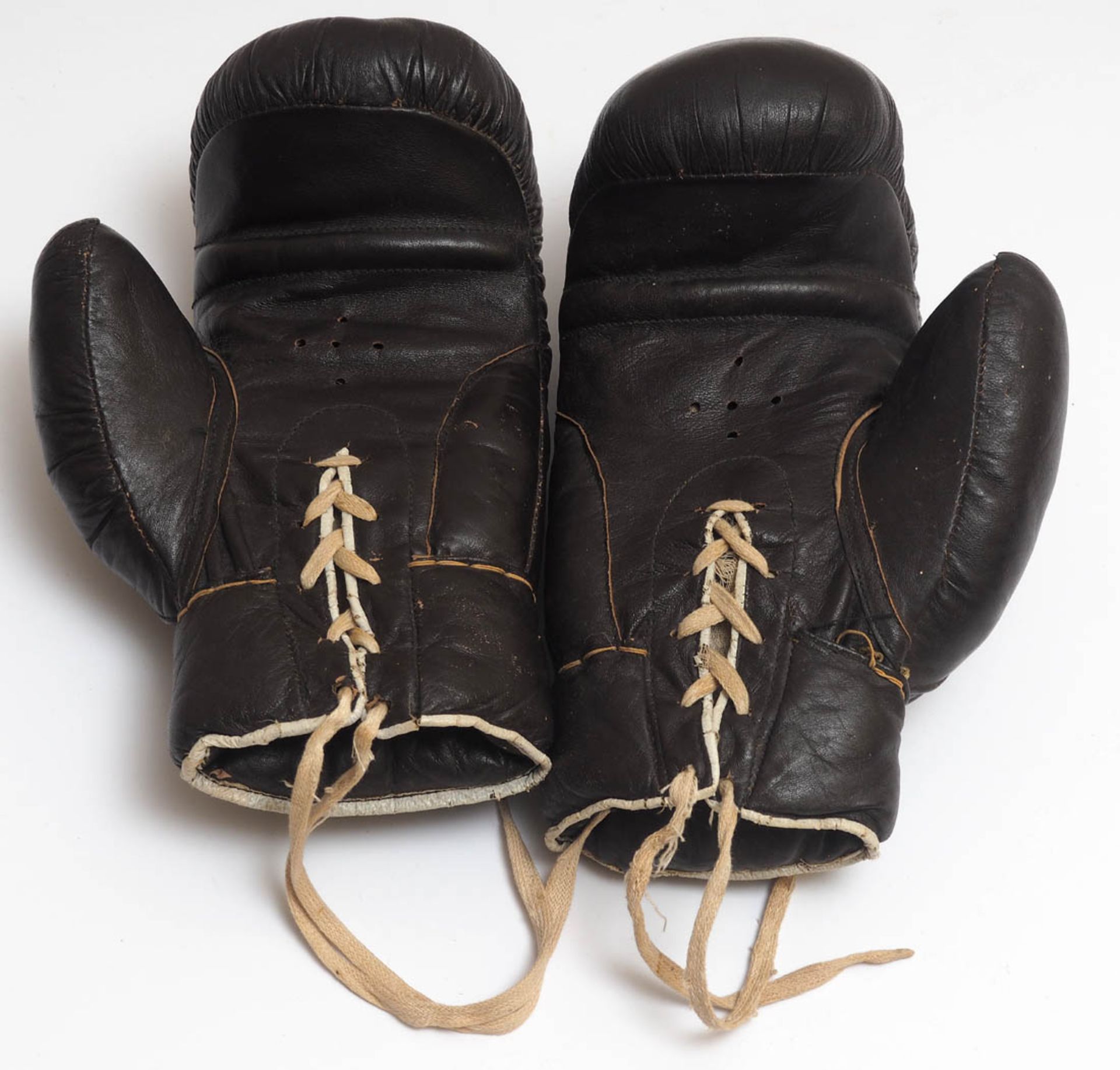 Paar Boxhandschuhe Leder. Dazu passender Sandsack (H.46cm). - Image 2 of 2