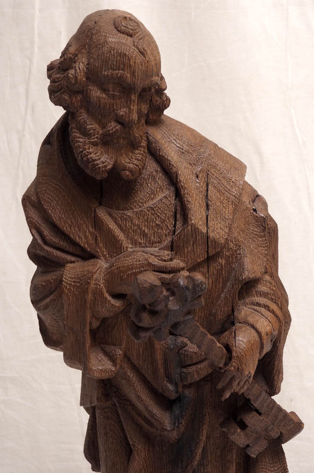 Heiliger Petrus, 19.Jhdt. Auf sechskantigem Sockel halbrund geschnitzte Gestalt des Heiligen mit - Bild 2 aus 5