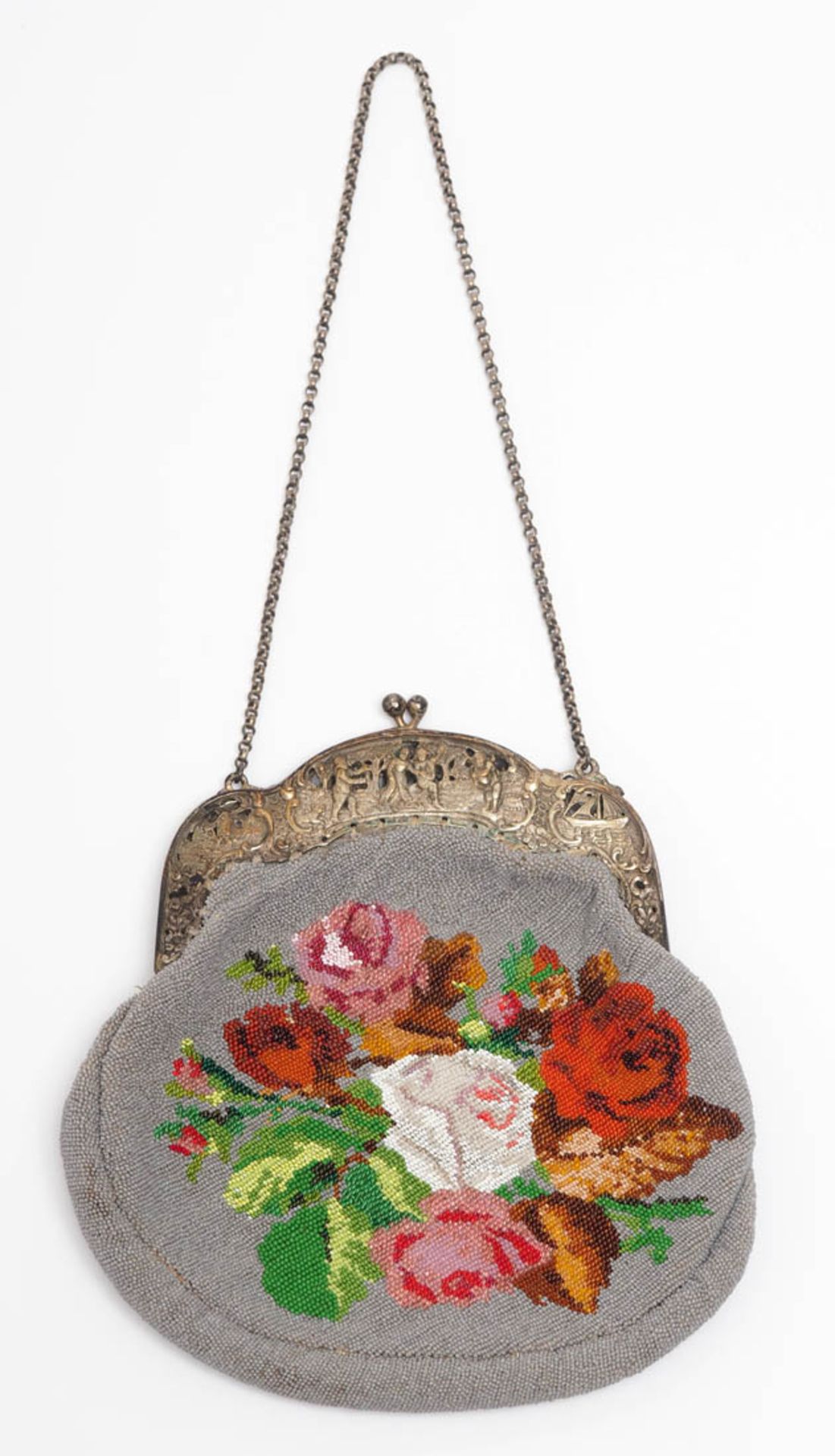 Abendtasche, um 1900 Bügel aus Silber 800 mit durchbrochen gearbeiteten und reliefierten bäuerlichen