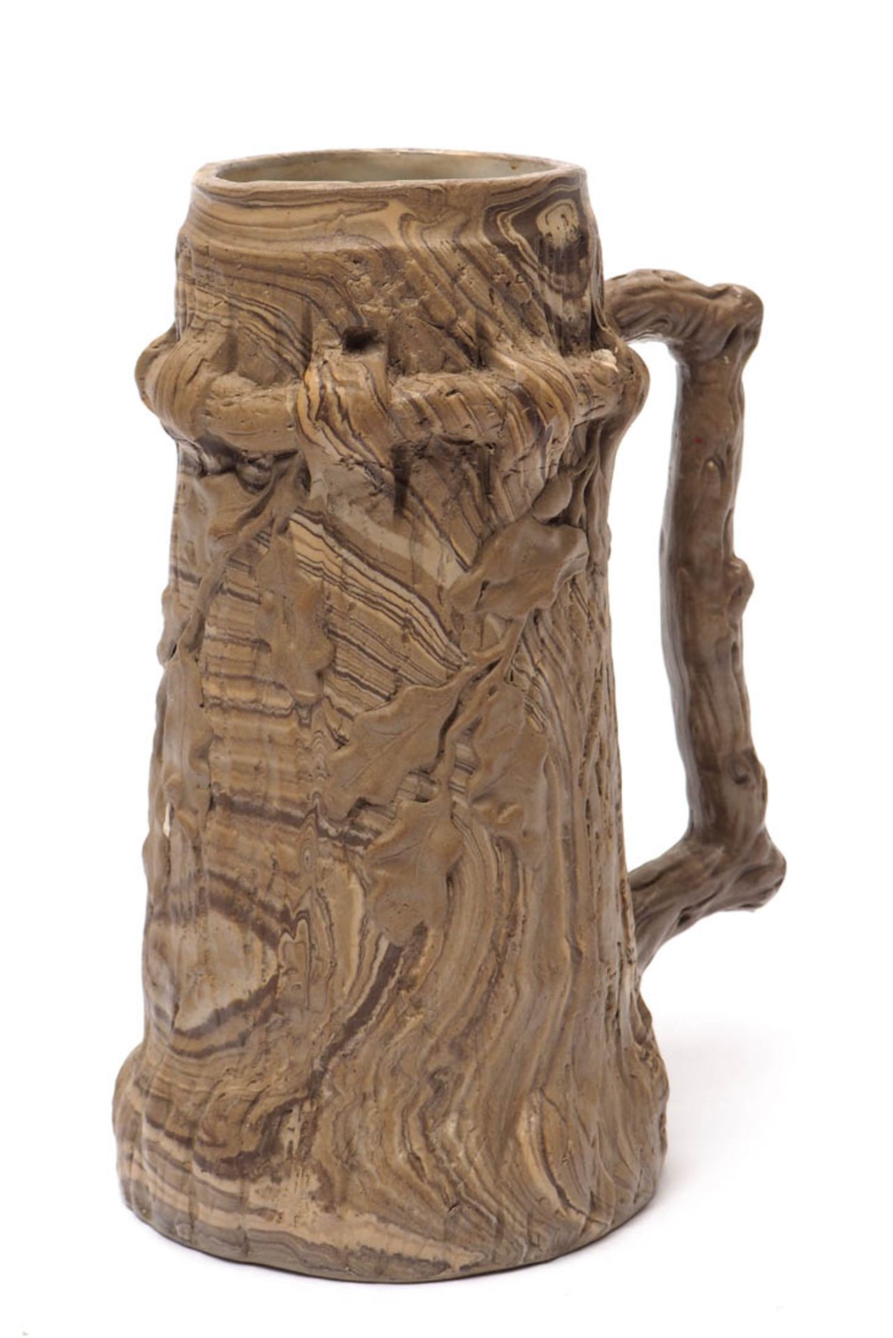 Bierkrug, um 1900 Konischer Korpus. Außenwandung in Form eines reliefierten Baumes mit