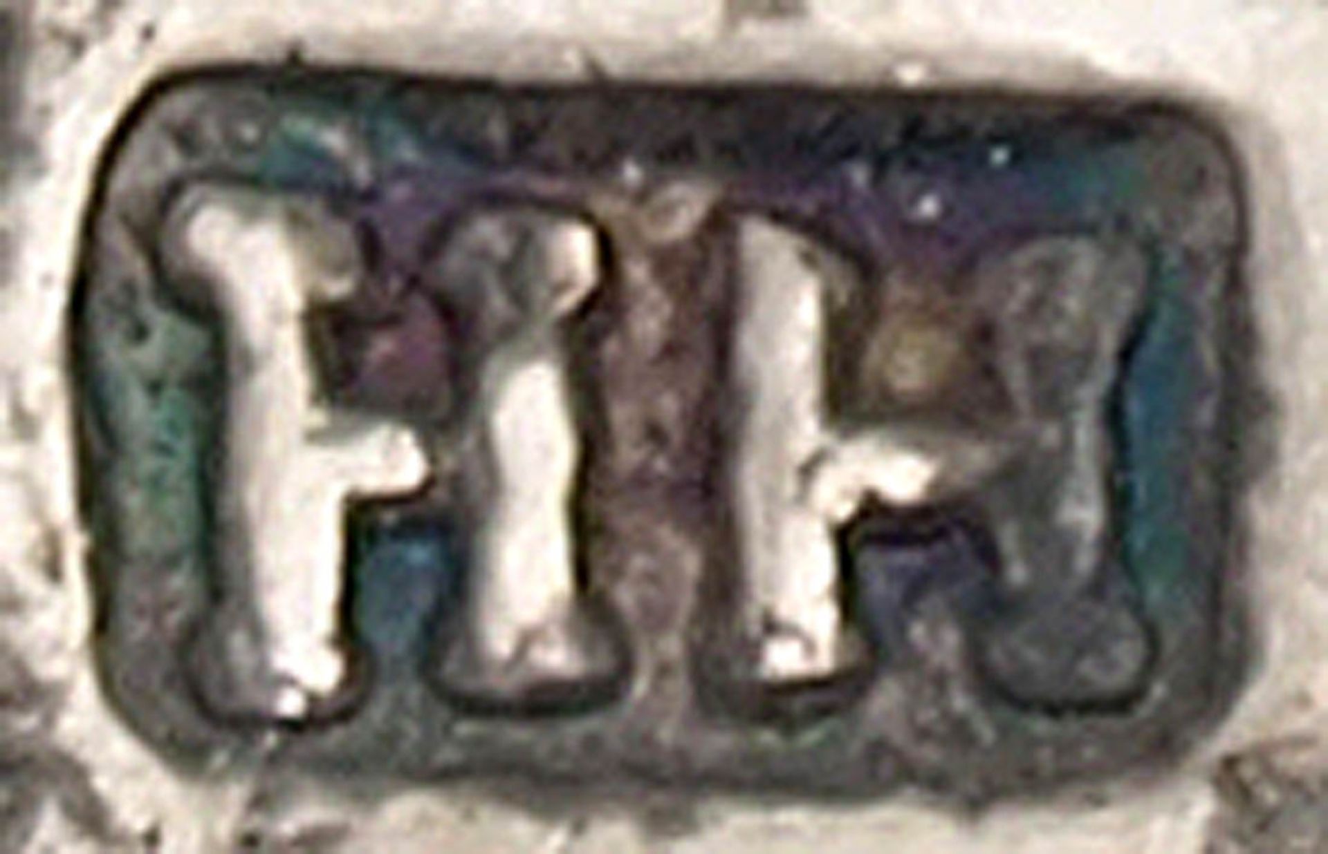 Salière, 18.Jhdt. Auf vier Säulenfüßen mit Kreuzverbund durchbrochen gearbeiteter Korpus mit - Bild 4 aus 4