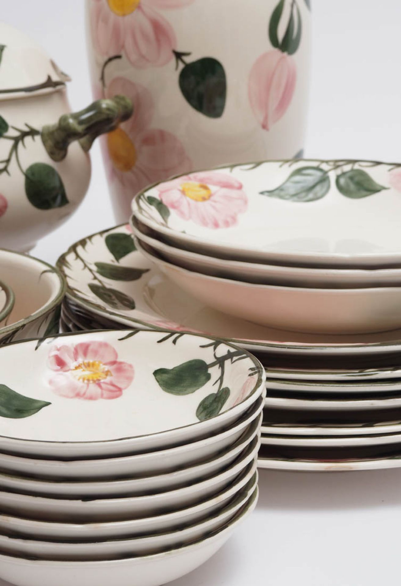 Tafelservice, Villeroy & Boch, Form und Dekor Wild Rose Sieben Essteller, drei Suppenteller, zwei - Bild 3 aus 4