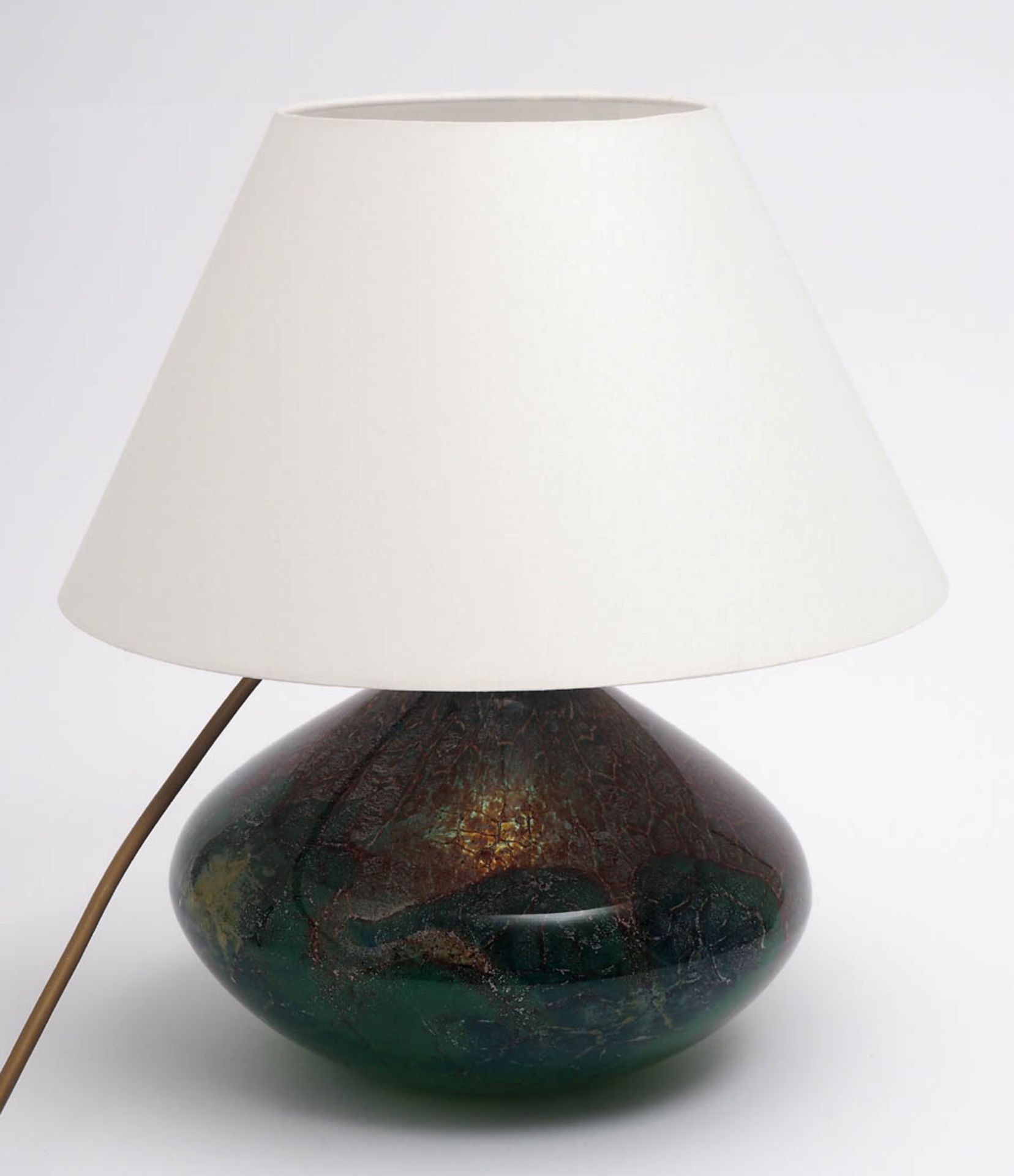 Tischlampe, WMF Ikora Gedrückt kugeliger Lampenfuß aus farblosem Glas mit grünem Innenüberfang und