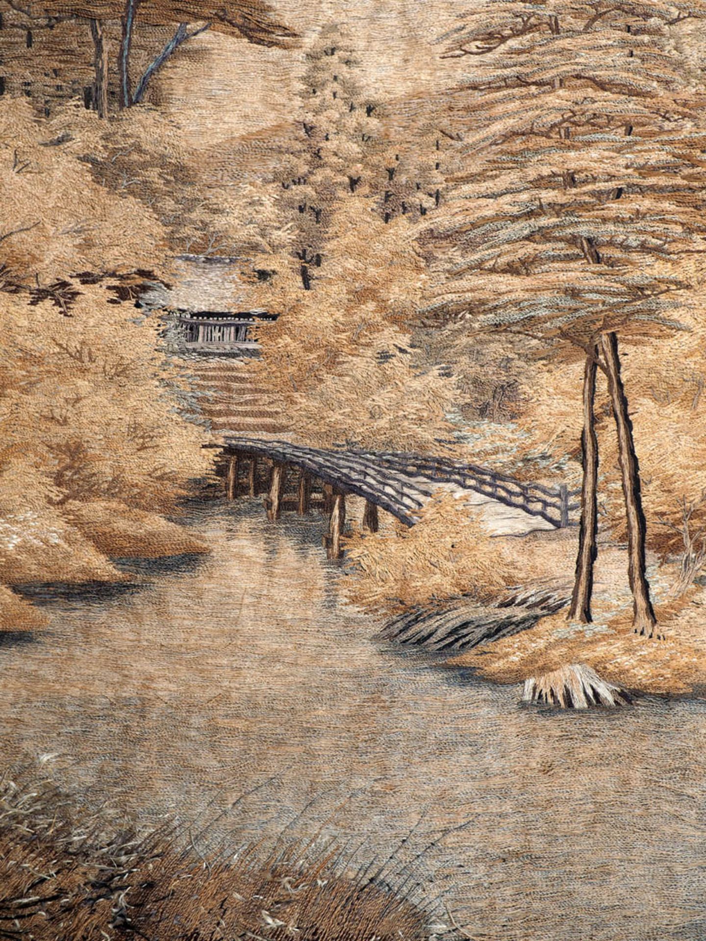 Gobelin, 19.Jhdt. Blick in einen japanischen Garten mit Gebäuden, Teich und Bäumen. Gewebt und - Bild 3 aus 5