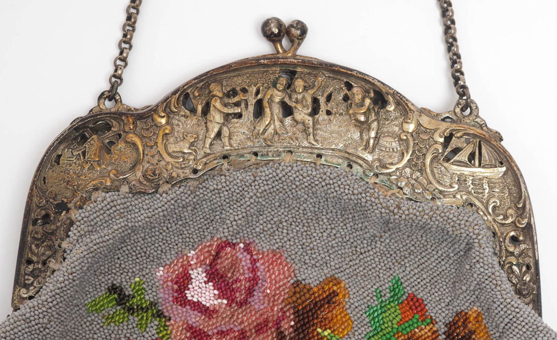 Abendtasche, um 1900 Bügel aus Silber 800 mit durchbrochen gearbeiteten und reliefierten bäuerlichen - Bild 3 aus 7