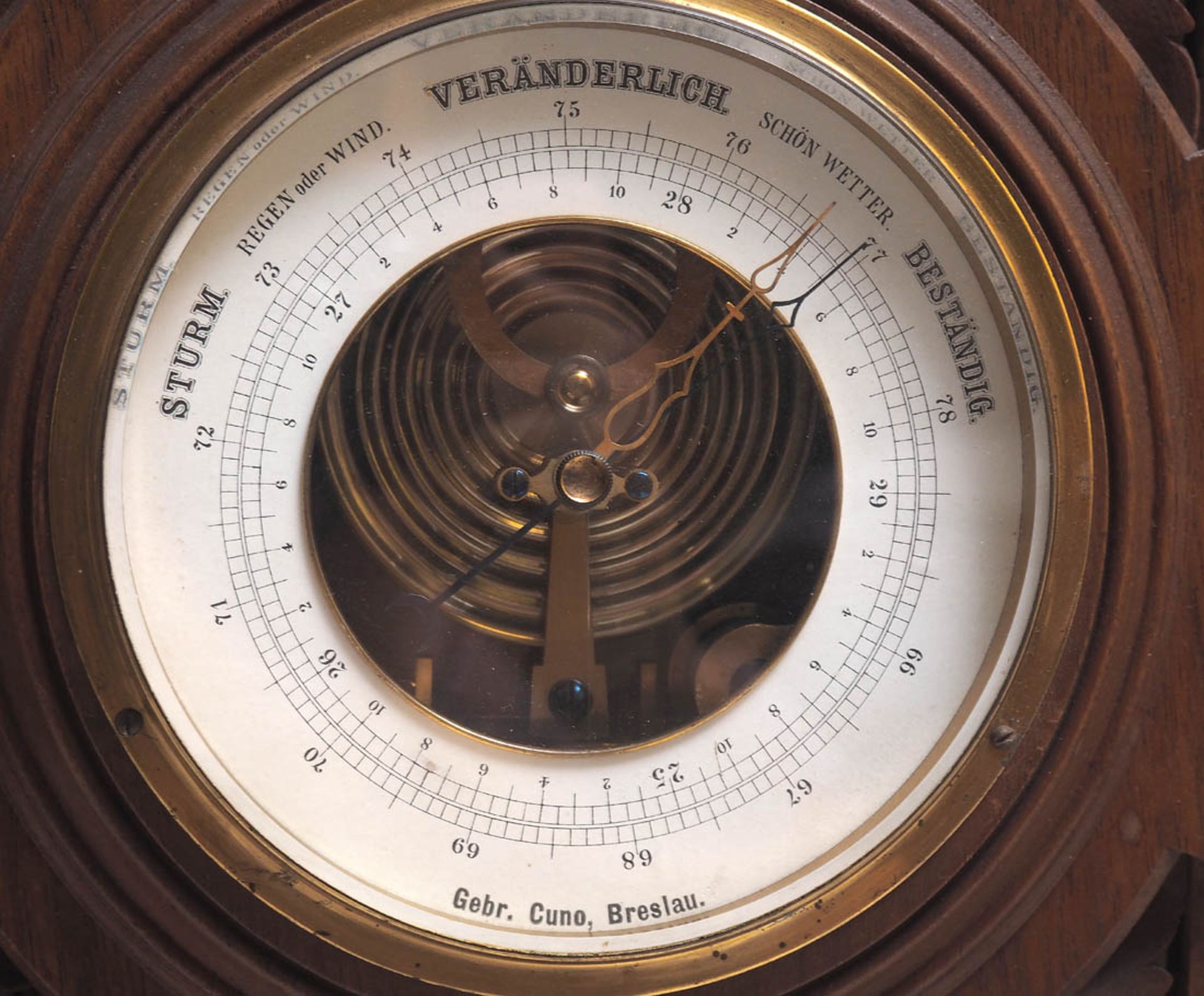 Wetterstation, Cuno, Breslau Barometer und Thermometer in durchbrochen geschnitztem Holzgehäuse. - Bild 2 aus 3